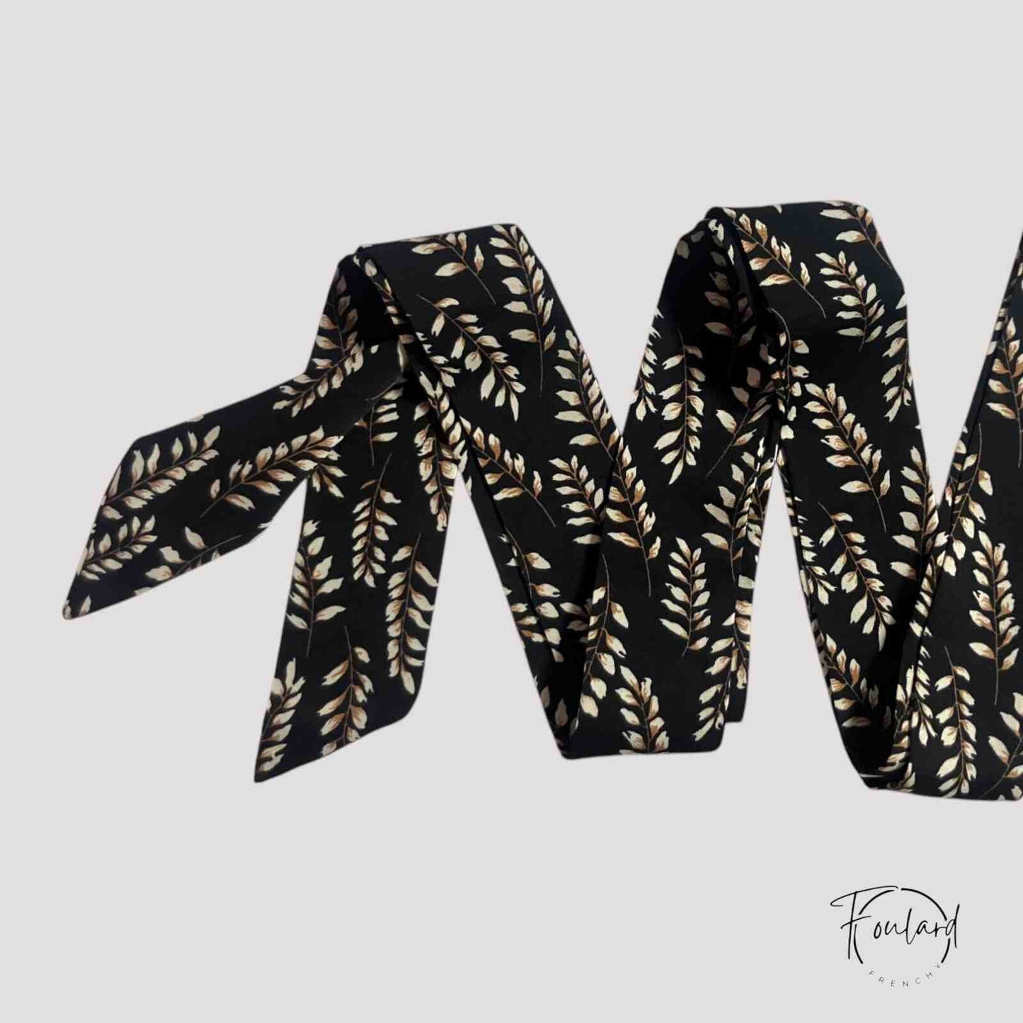 Ceinture foulard noire motif sésame