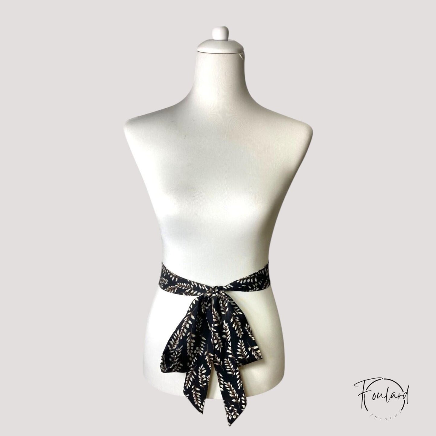 Ceinture foulard noire motif sésame