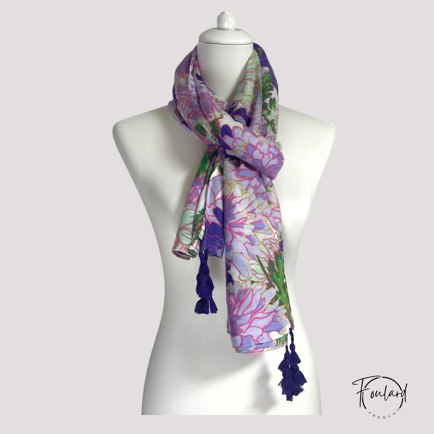 Foulard en coton à motifs floraux pastel – Fraîcheur et légèreté