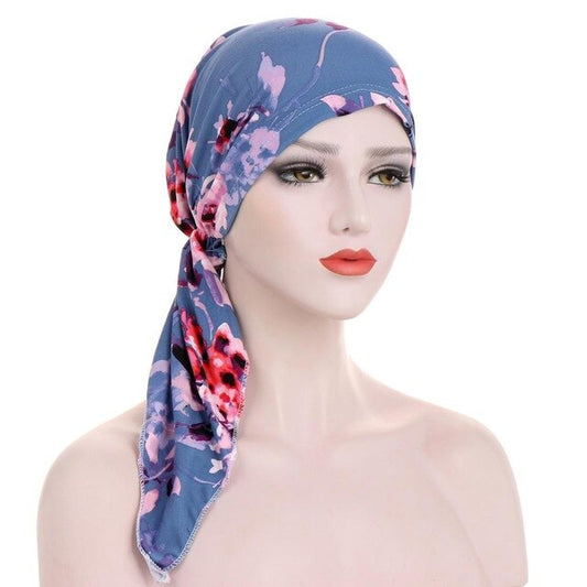 Le foulard chimio pour femme ROMY à porter sur les cheveux, style moderne, couleur bleu rose violet, de chez foulard frenchy