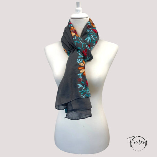 Foulard Brodé Floral – Gris Charbon Élégant 180×90 cm