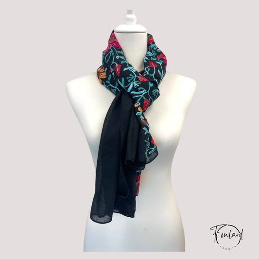 Foulard Brodé Floral Noir Intemporel Élégant