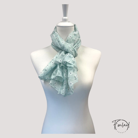 Foulard femme vert pastel à fleurs blanches