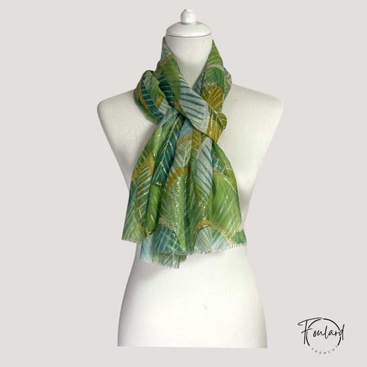 Foulard femme vert à motif feuillage doré