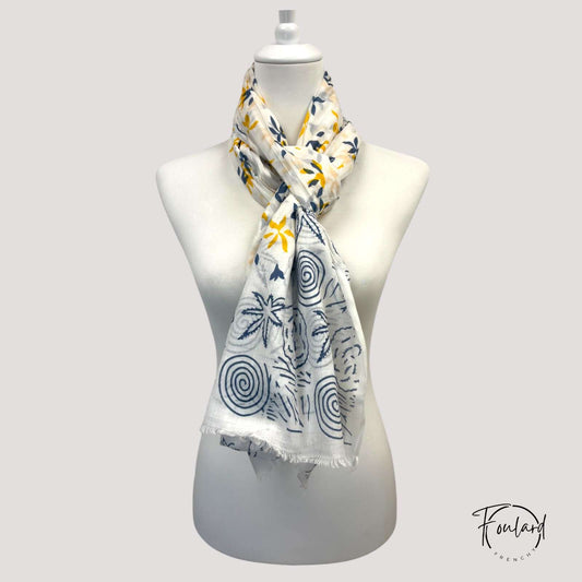 Foulard blanc à motifs spirales et floraux bleu marine et jaune  – 100 % coton