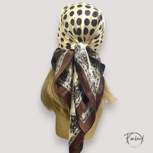 Foulard 90x90 – Motif pois et baroque brun : élégance rétro et charme sophistiqué