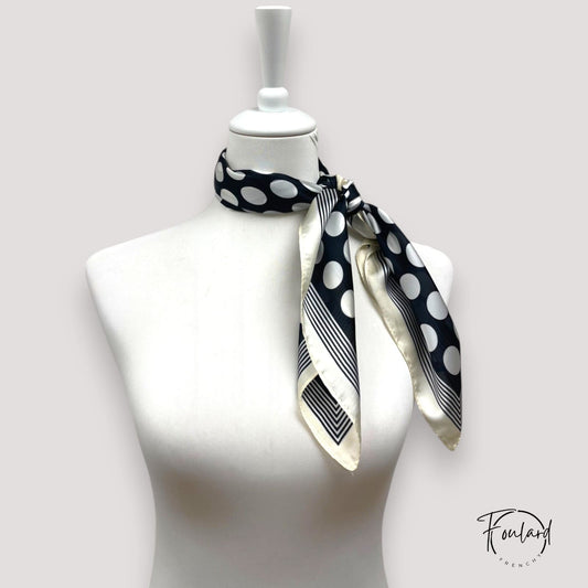 Foulard carré 70x70 – Pois blancs sur fond noir, un contraste chic et moderne