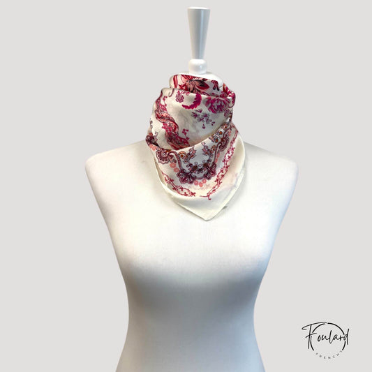 Foulard carré 70x70 – Motif floral baroque fuchsia et orange