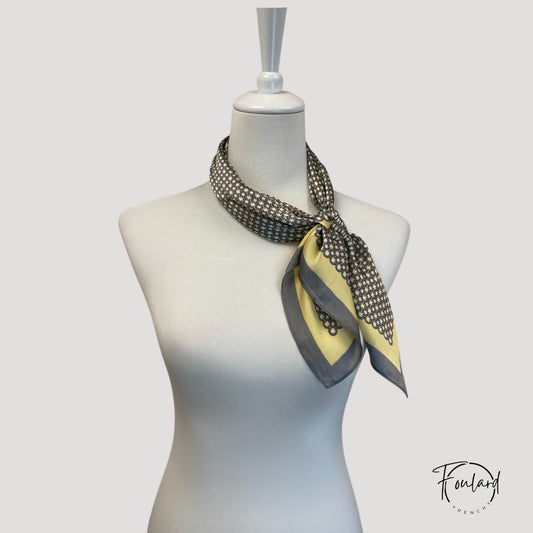 Foulard carré 70x70 – Motif graphique chic jaune et noir