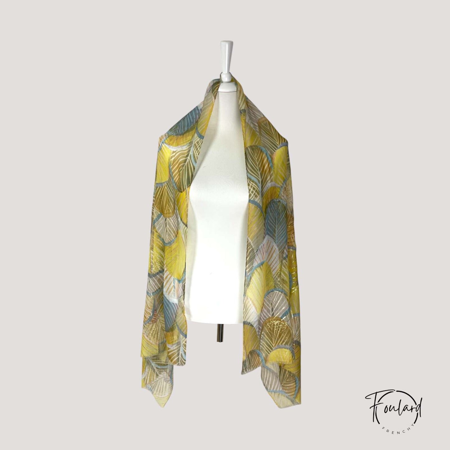 Foulard femme jaune à motifs graphiques dorés
