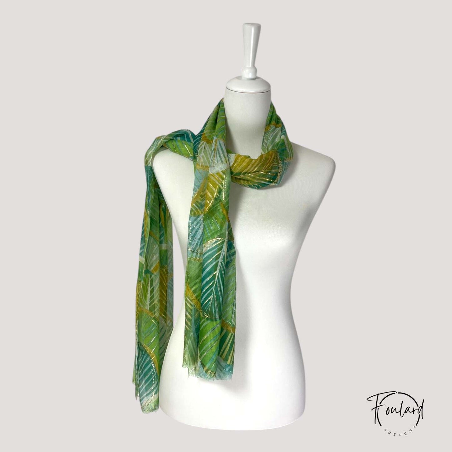 Foulard femme vert à motif feuillage doré