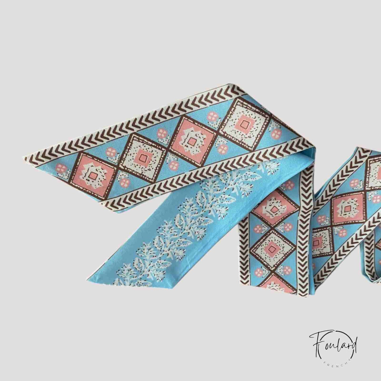 Ceinture foulard bleu ciel à motifs réversibles