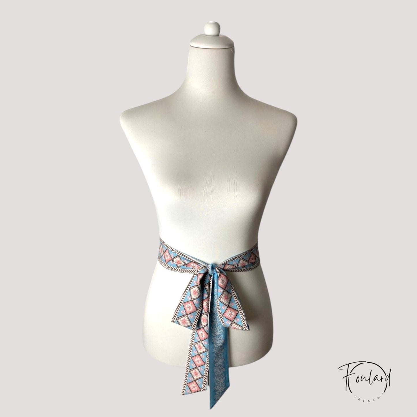 Ceinture foulard bleu ciel à motifs réversibles