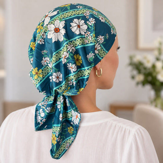 Foulard chimio vert satiné à motifs fleuris
