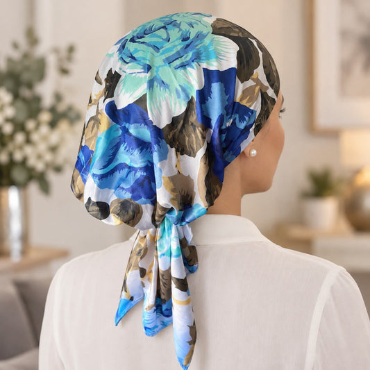 Foulard chimio satiné à motifs floraux bleus