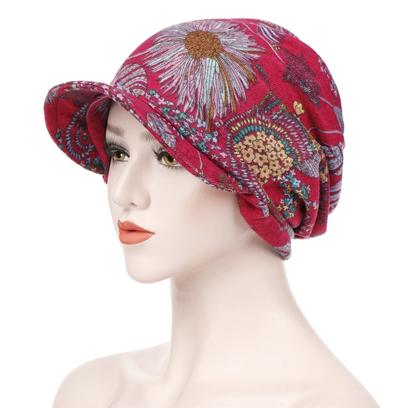 Le foualrd casquette chimio ALICE pour femme, rouge à motifs, chez Foulard Frenchy