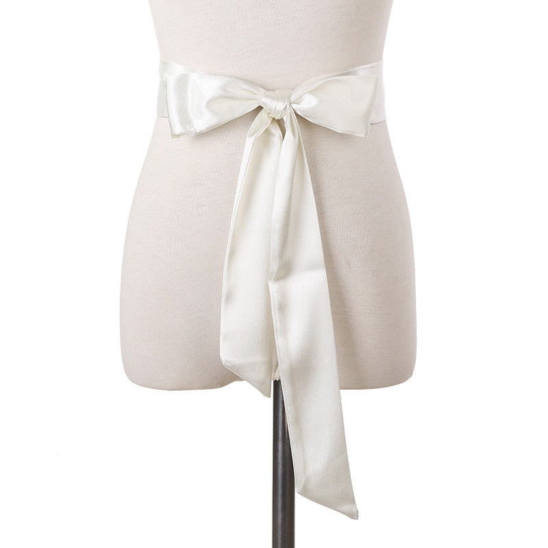 Le foulard ceinture robe pour femme ou pantalon FLORENCE couleur blanc et aspect satin de chez foulard frenchy