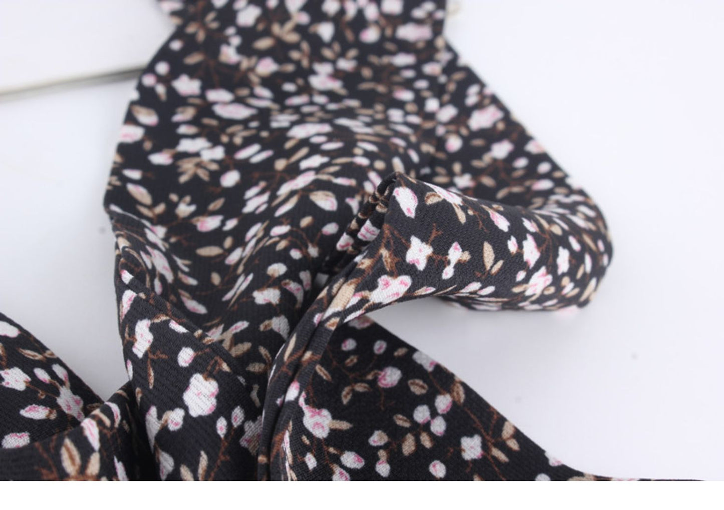 Ceinture foulard noire petites fleurs