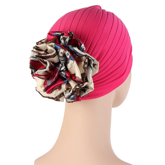 Femme portant le foulard cheveux femme turban MYLENE rose uni avec noeud foulard de chez foulard frenchy