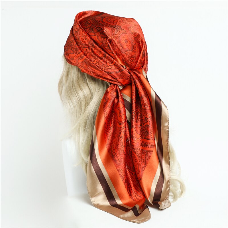 Le foulard cheveux femme SANDRA couleur rouge intense avec motifs de chez Foulard Frenchy