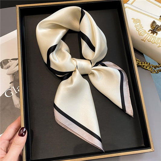 Foulard en soie pour femme modèle VICTOIRE pour cou & cheveux, couleur blanc crème noir, motifs uni, possible utilisation comme foulard chimio, sélectionné par la boutique spécialisée FOULARD FRENCHY.