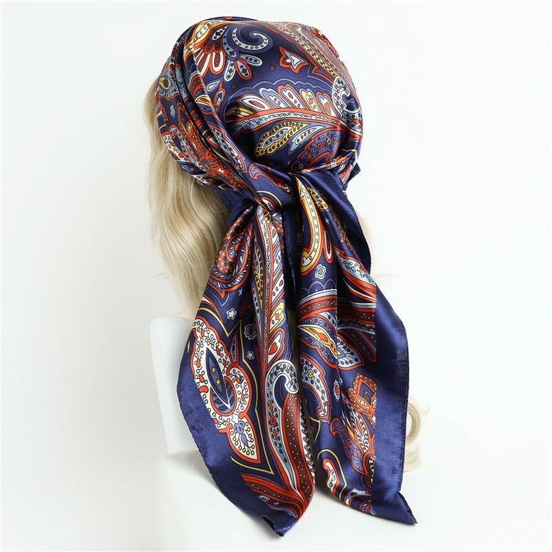 la foulard cheveux femme chimio MYRIAM bleu marine profond et dessins multicolores chez Foulard Frenchy