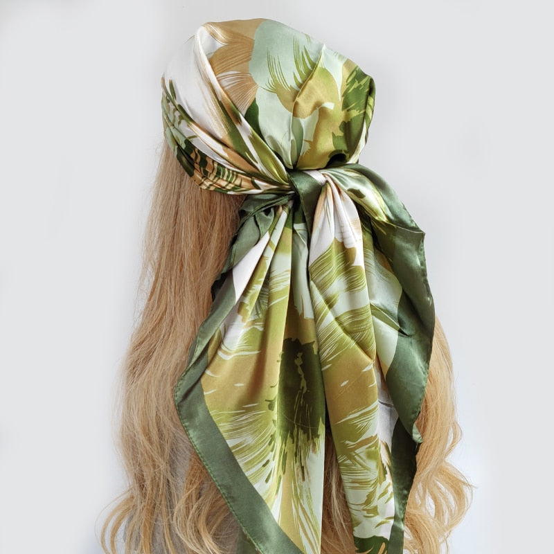 Le foulard cheveux femme CLAIRE de couleur verte avec motifs nature de chez Foulard Frenchy