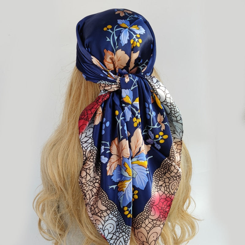 Le foulard cheveux femme JESSICA bleu marine avec motifs magnifiques de chez Foulard Frenchy