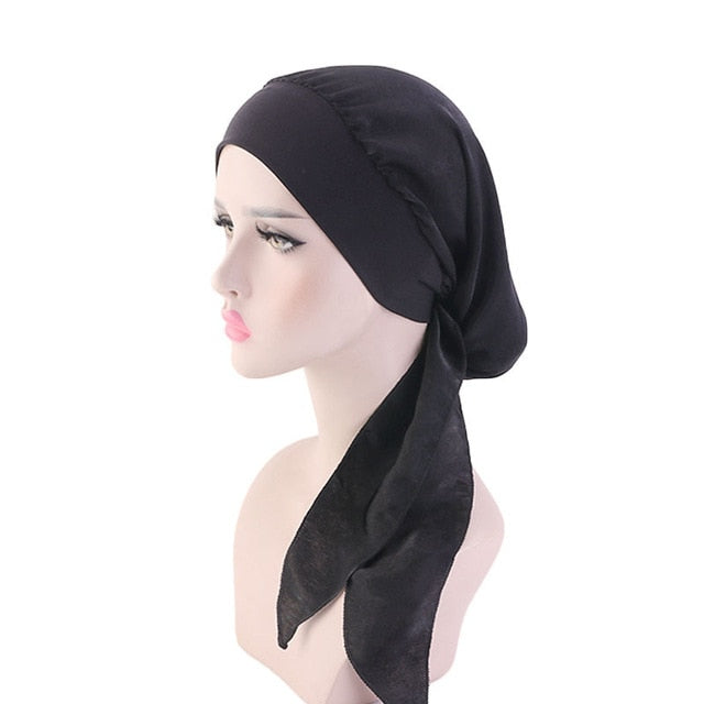 Le foulard chimio pour femme ANNE de couleur noir, de chez foulard frenchy