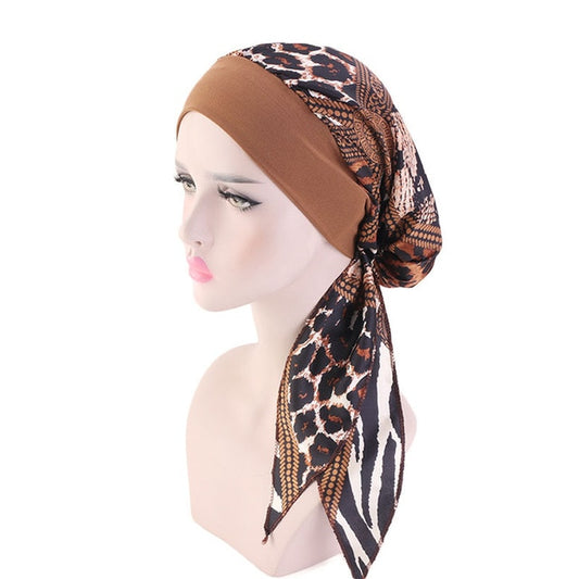 Le foulard chimio pour cheveux femme AURELIE, marron à motifs Léopard, de chez foulard frenchy