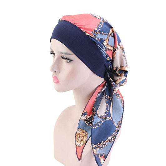 Le foulard chimio AGATHE pour femme, pour cheveux, avec bandeau bleu marine et motifs couleur corail, chez foulard frenchy