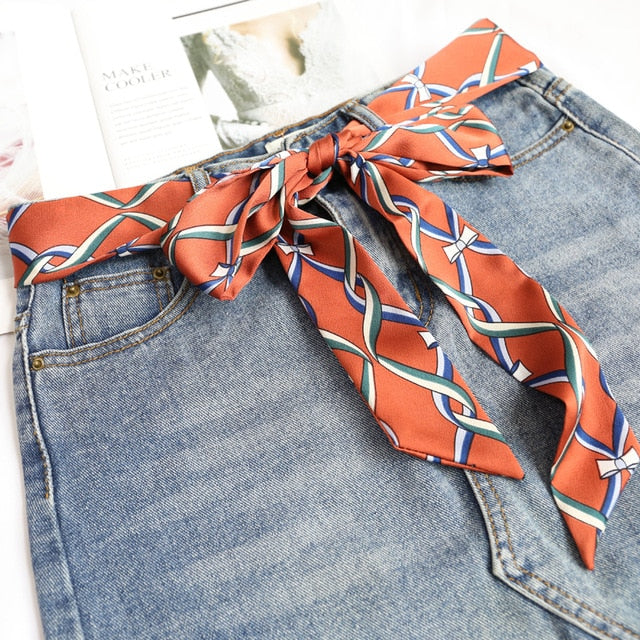 Le foulard ceinture pantalon ou robe pour femme, couleur rouge corail, de chez foulard frenchy