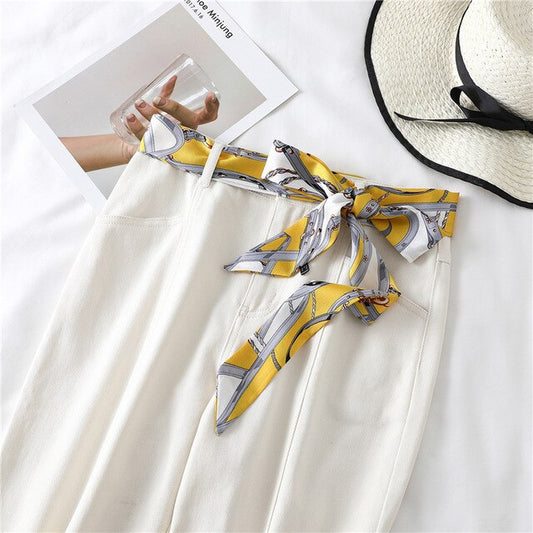 La ceinture foulard pour femme ALEXANDRINE à porter sur robe ou pantalon, jaune à motifs, de chez foulard frenchy