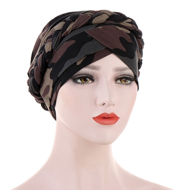 Le turban chimio de style militaire pour femme ou homme, de chez foulard frenchy, couleur marron et noir et gris, pour les traitement chimiothérapie contre le cancer ou comme accessoire de mode