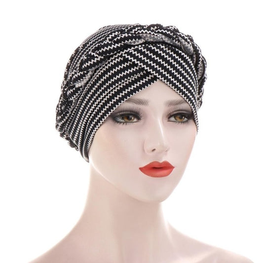 Le turban chimio modèle ARLETTE de foulard frenchy, foulard cheveux moderne pour femme, couleur noir et blanc