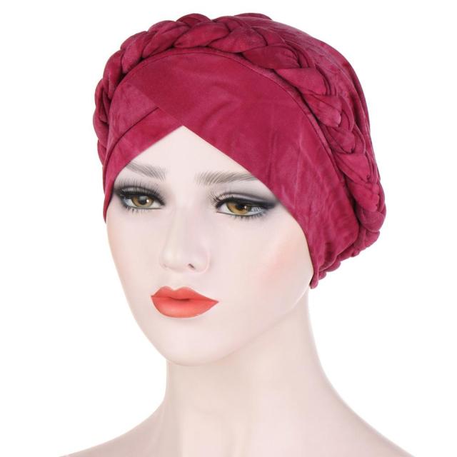 Le turban chimio pour femme NORIANNE, foulard cheveux de couleur rouge pastel uni, de chez foulard frenchy